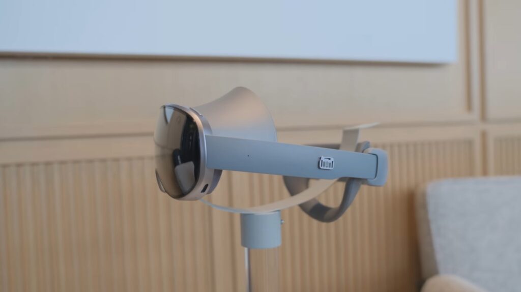 Samsung Galaxy XR Side View